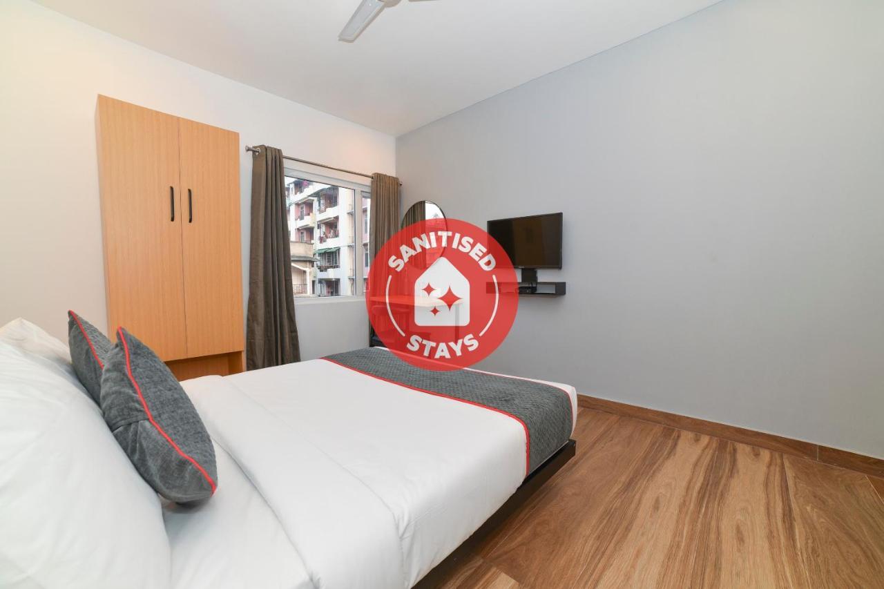 Vaccinated Staff- Oyo Townhouse 384 Nk Hotels Dispur エクステリア 写真