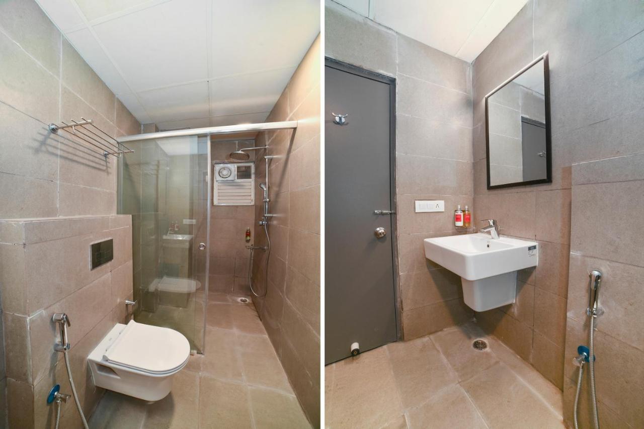 Vaccinated Staff- Oyo Townhouse 384 Nk Hotels Dispur エクステリア 写真