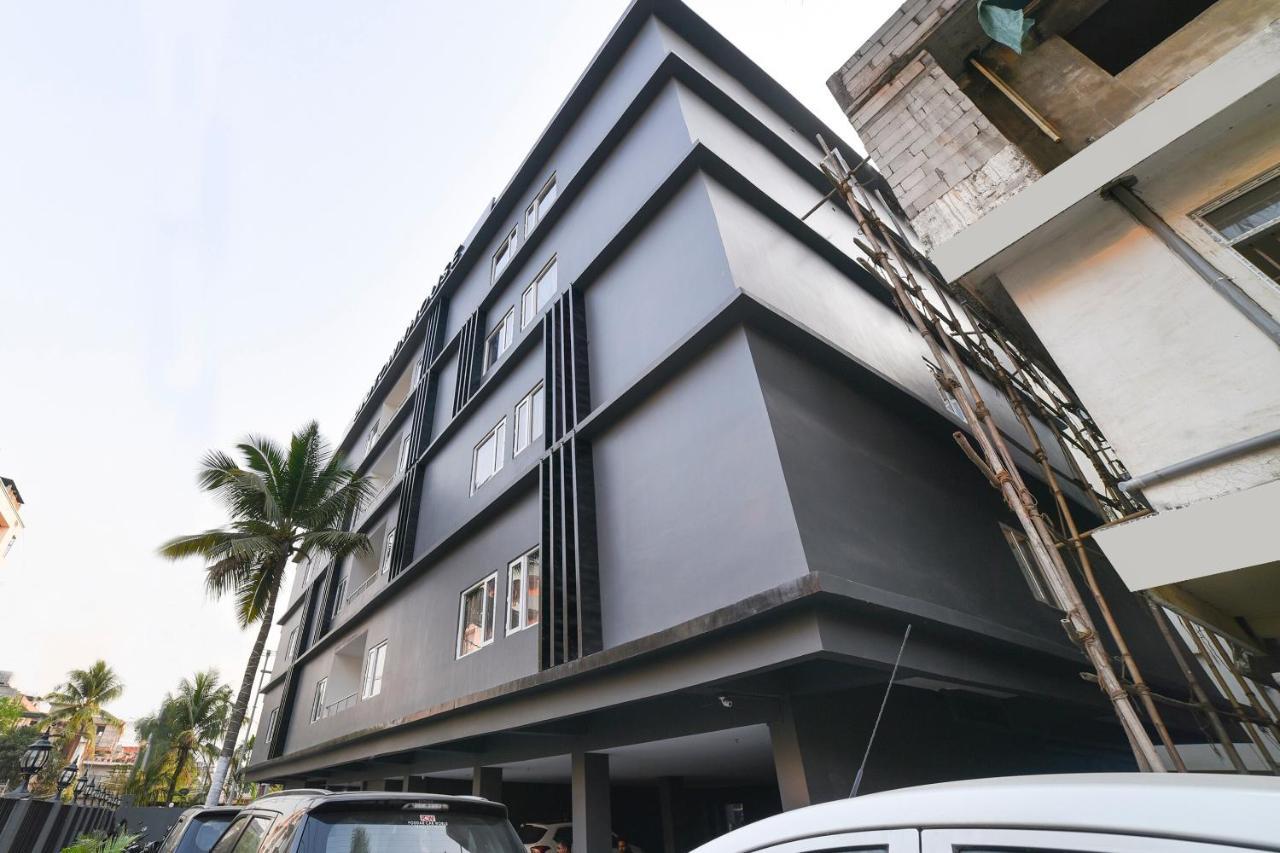 Vaccinated Staff- Oyo Townhouse 384 Nk Hotels Dispur エクステリア 写真